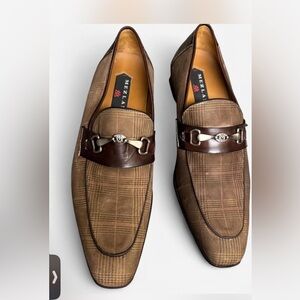 Mezlan Tan and Brown leather accents Loafers with Metal Accent size 10